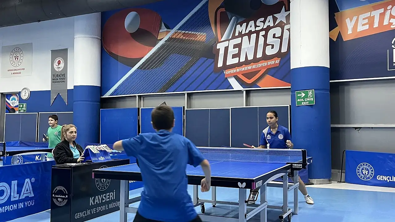 Kayseri'de Masa Tenisinde kıyasıya mücadele! 35 sporcu yarışıyor