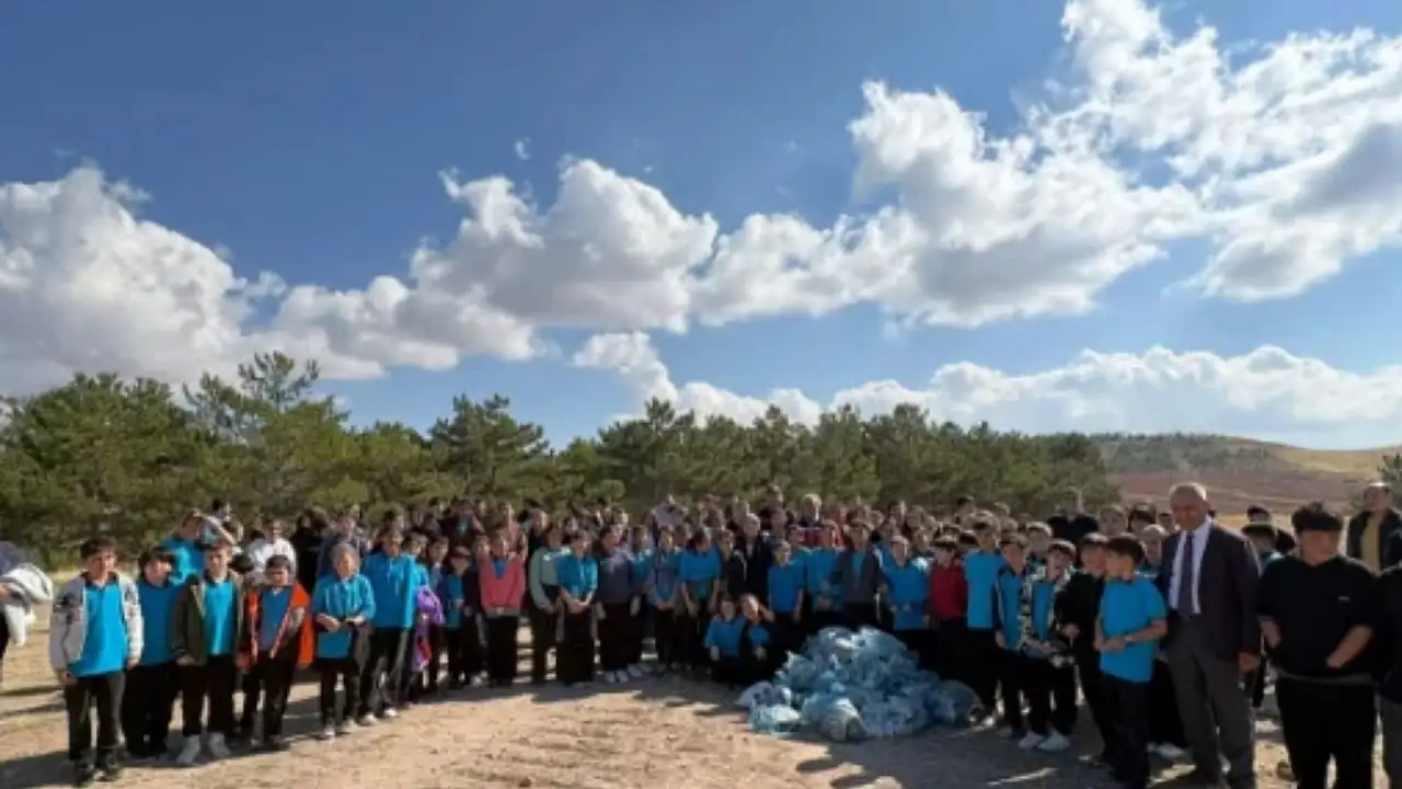 Felahiye'de doğa için güç birliği! Kaymakam, Başkan ve öğrenciler sahaya indi