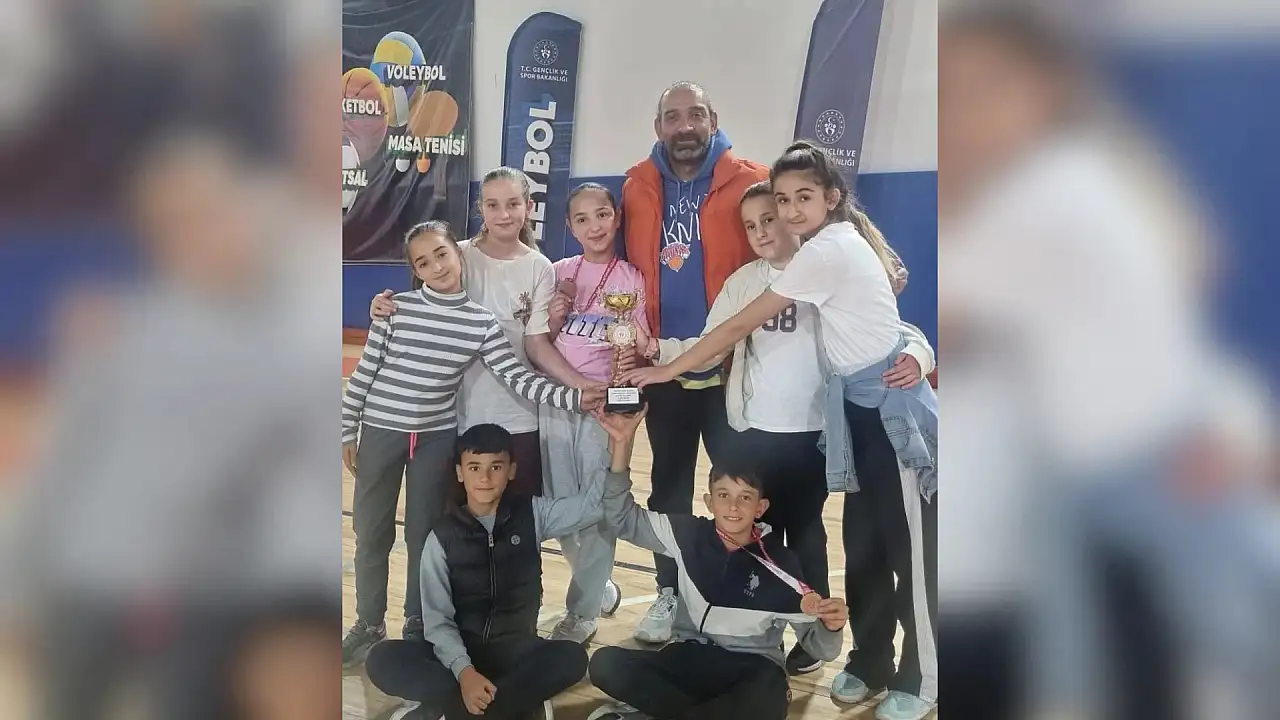 Özvatan'da 'Floor Curling' başarısı: Kaymakamlık duyurdu!