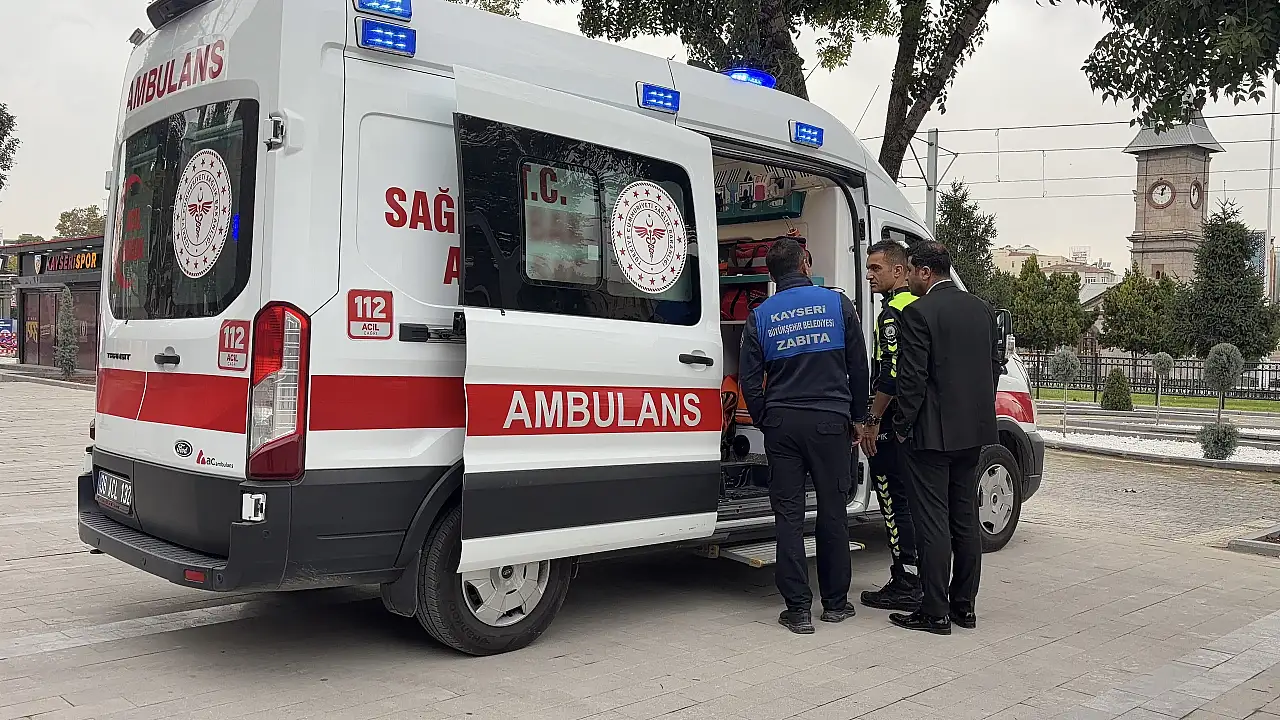 Cumhuriyet Meydanı'nda korkutan anlar! vatandaş yere yığıldı