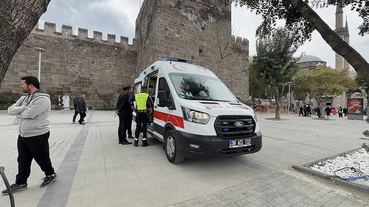 Cumhuriyet Meydanı'nda korkutan anlar! vatandaş yere yığıldı