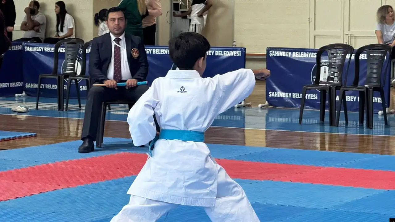 Kayserili sporcular da oradaydı! 600 karateci madalya için yarıştı