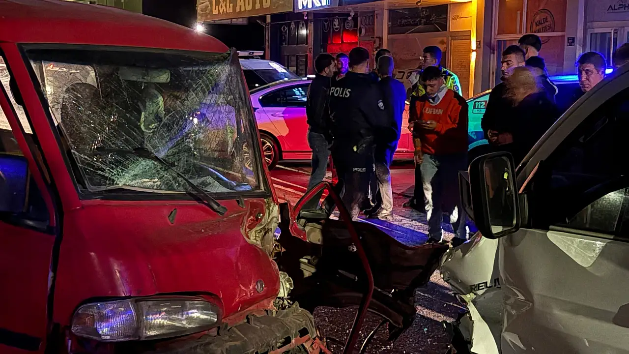 Kayseri'de feci kaza: Baba ve oğlu hastaneye kaldırıldı