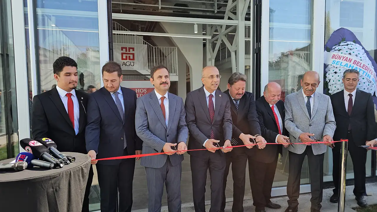 Kayseri'de 91 yıllık tarihe yolculuk! Üniversite öğrencisinden dikkat çeken sergi