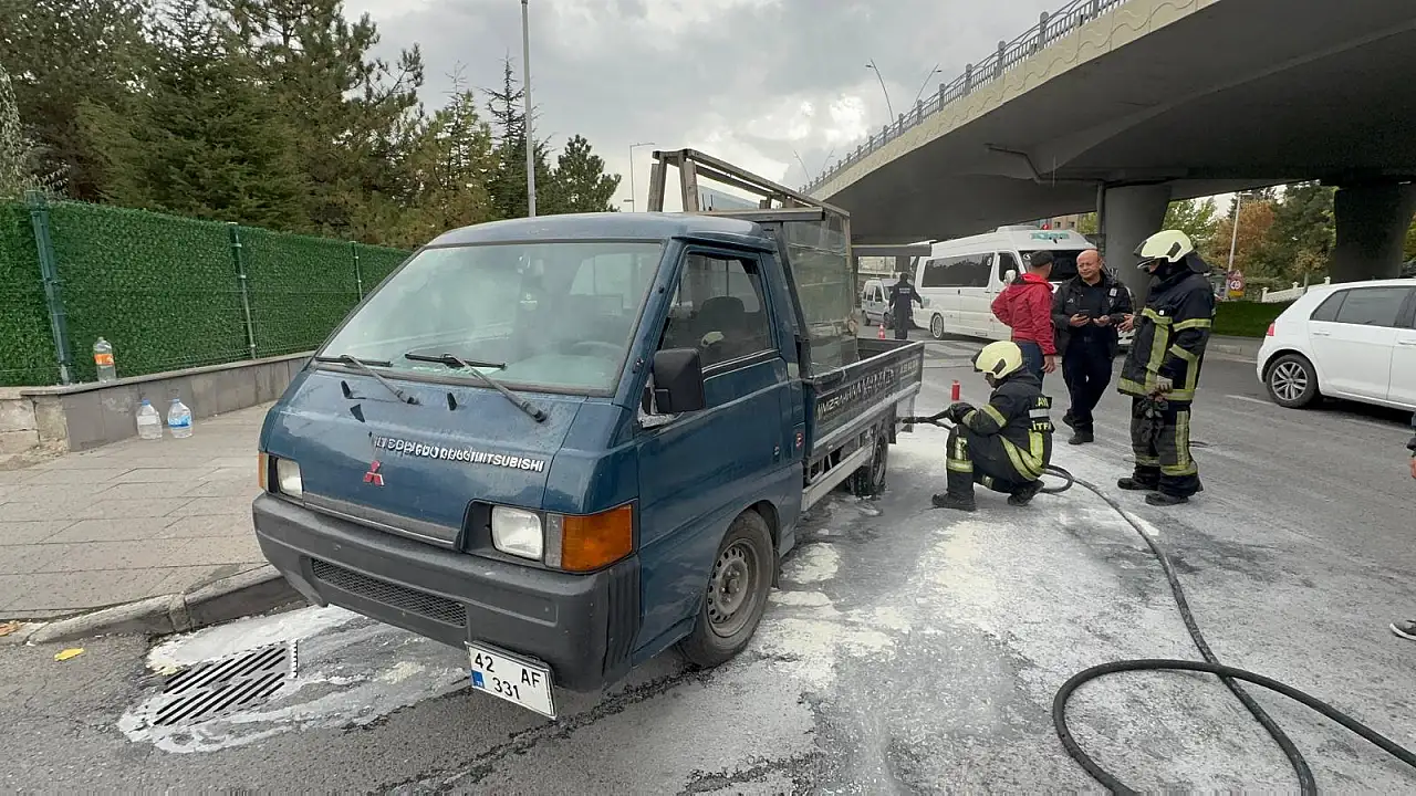 Kayseri'de seyir halindeki kamyonetin tekerleği yandı