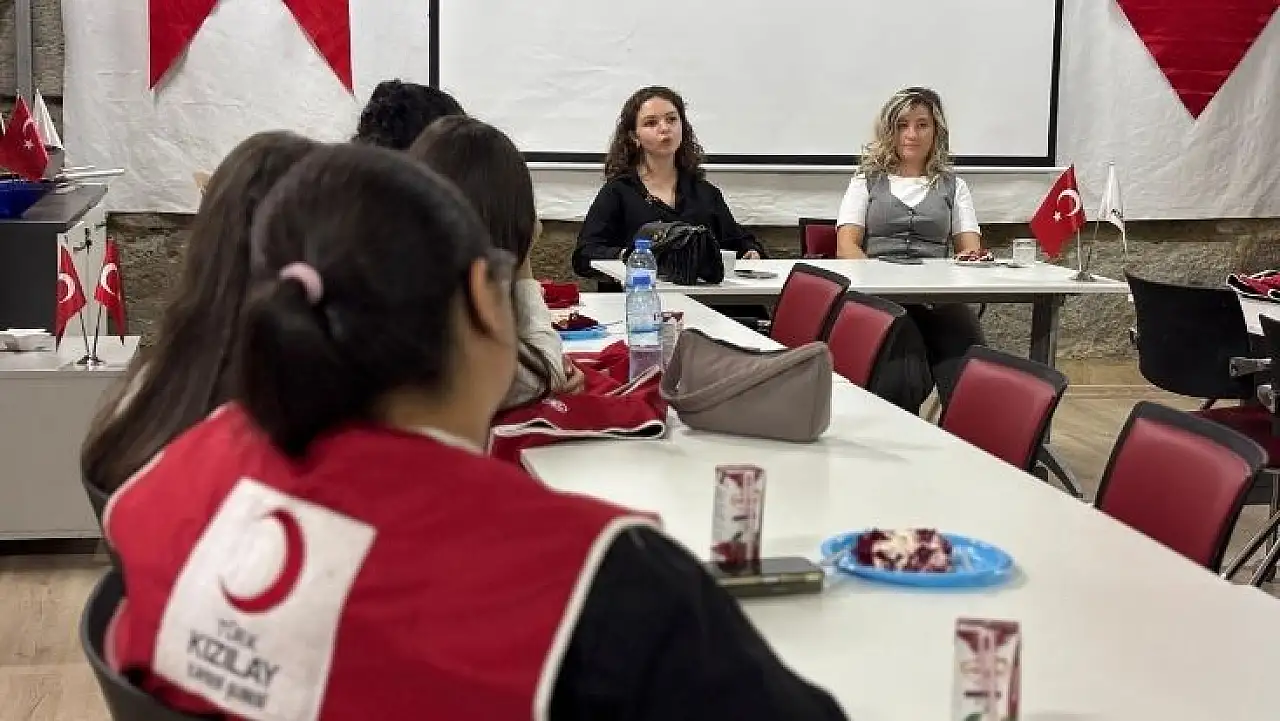 Avukatlar ve mühendisler gençlerle buluştu: Kayseri'de ilham veren oturumlar