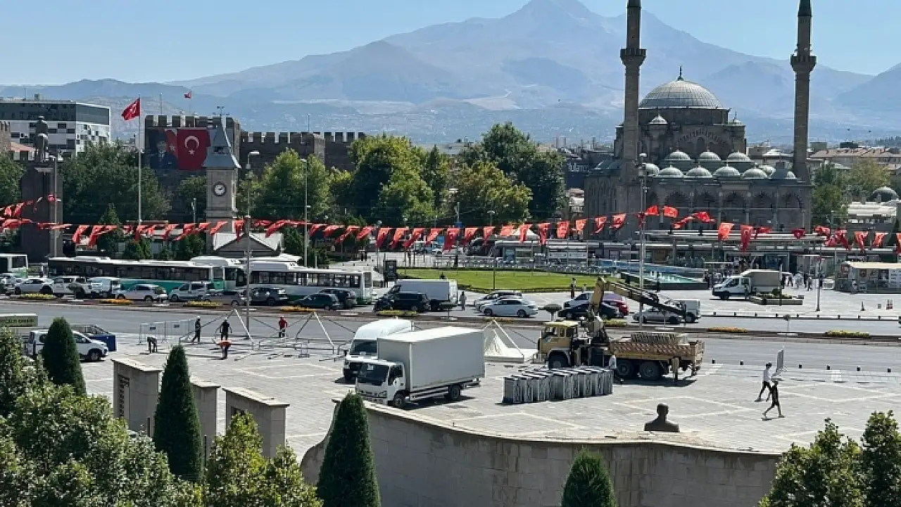 Cumhuriyet Meydanı'nda büyük hazırlık!