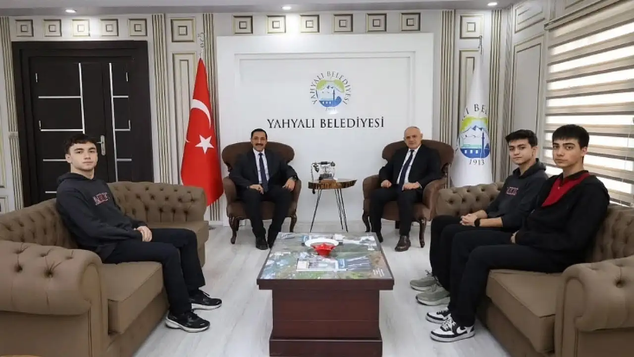 Başkan Öztürk'ten şampiyon öğrencilere tam destek