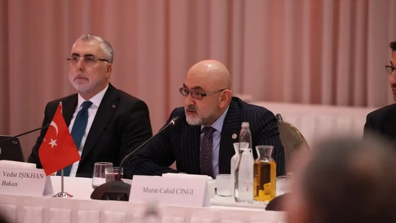 Moldova'da dikkat çeken buluşma: Bakan Işıkhan ve Murat Cahid Cıngı aynı masada