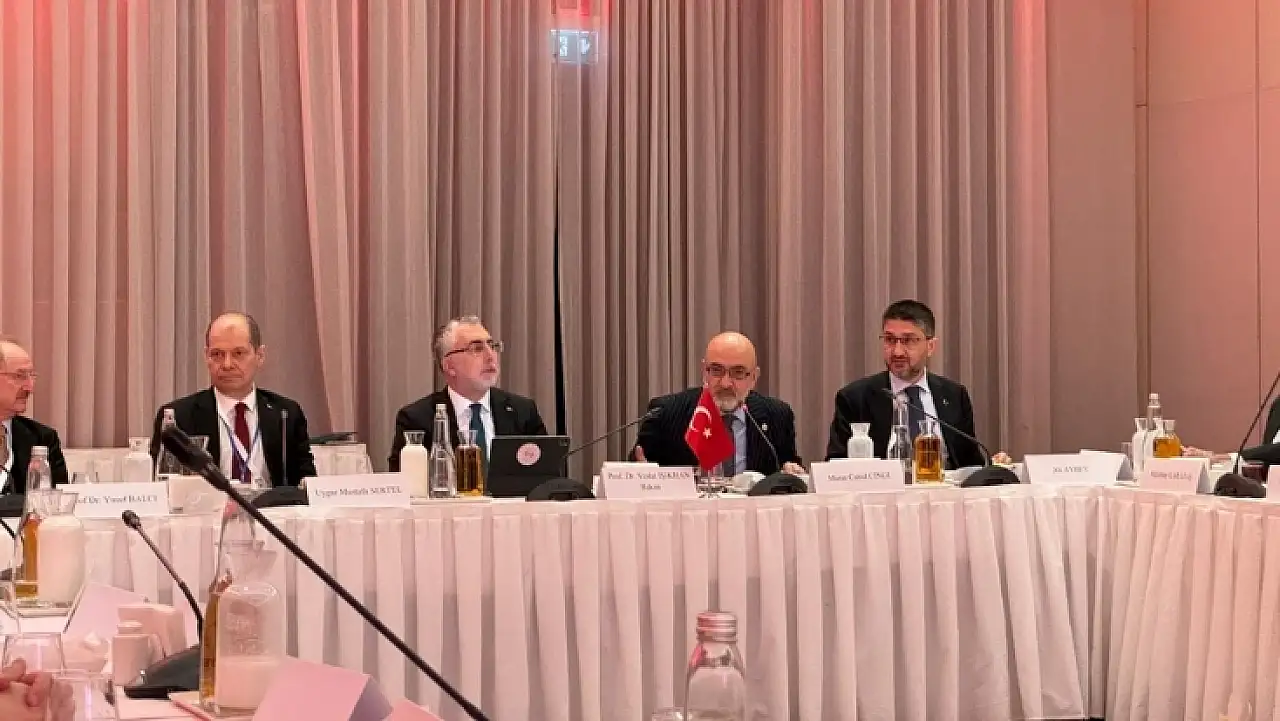Moldova'da dikkat çeken buluşma: Bakan Işıkhan ve Murat Cahid Cıngı aynı masada