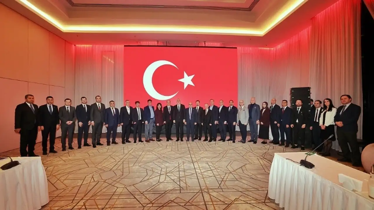 Moldova'da dikkat çeken buluşma: Bakan Işıkhan ve Murat Cahid Cıngı aynı masada