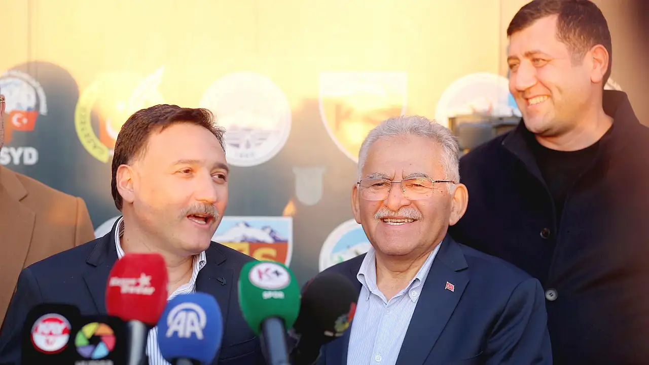 Kayserispor'da gözler o ismi aradı! Tribünde dikkat çeken buluşma
