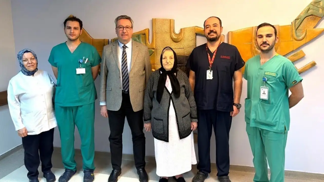 Kayseri'de 3,7 kiloluk tümör başarıyla çıkarıldı
