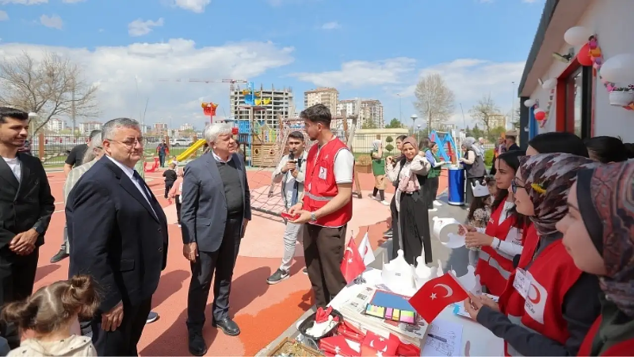Kayseri'de 23 Nisan coşkusu kütüphaneye taşındı