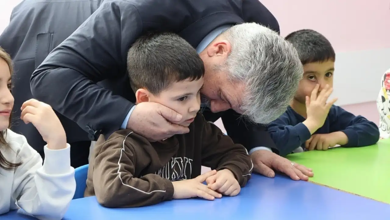 Bayar Özsoy'un Yahyalı programında dikkat çeken plaket töreni