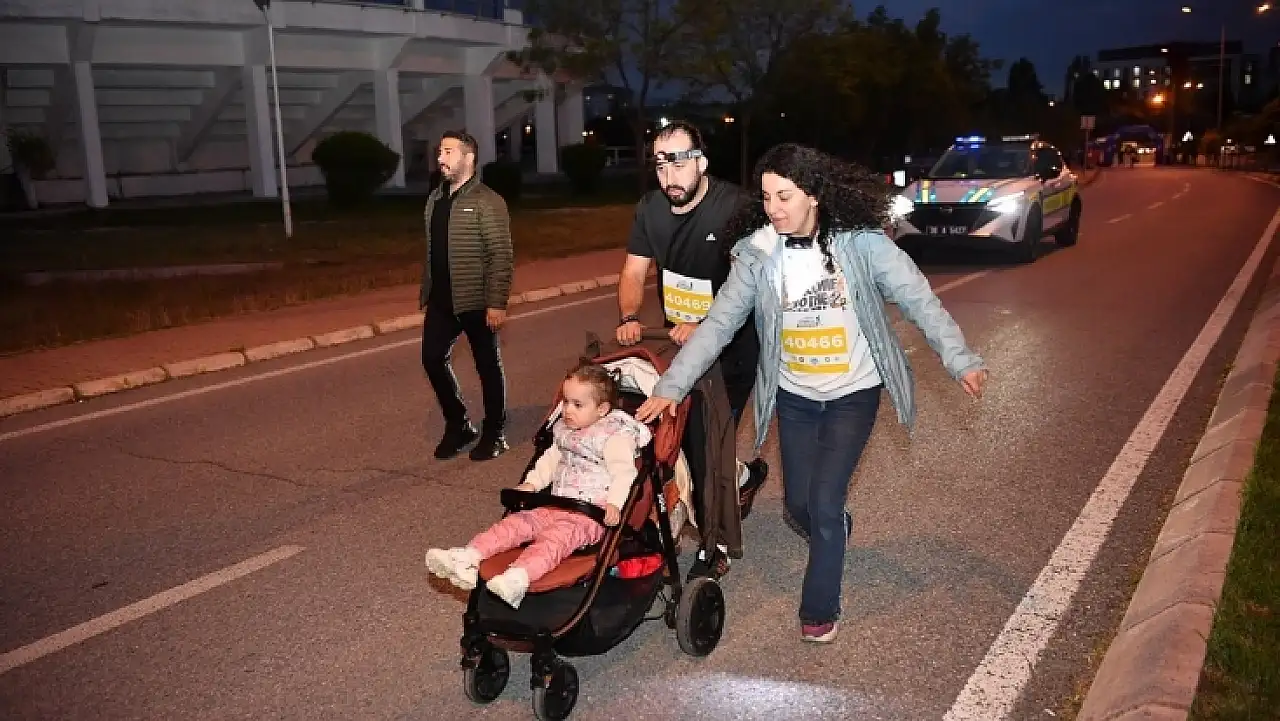 Kayseri'de 19 Mayıs coşkusu gece koşusuyla zirveye çıktı