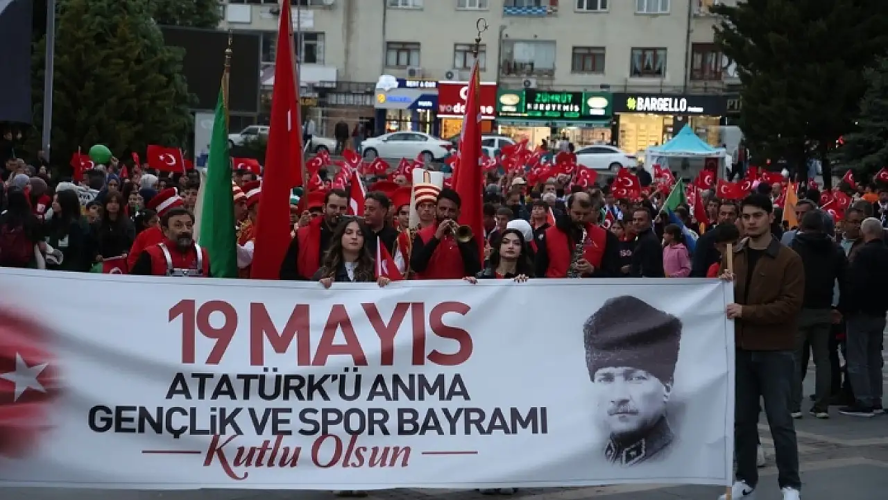 Develi bu konseri konuşuyor! 19 Mayıs kutlamaları rekor katılımla yapıldı