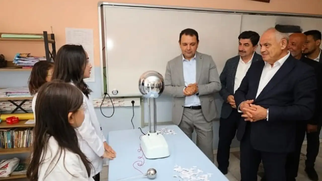 TÜBİTAK Fuarında genç beyinler sahneye çıktı! Yahyalı'da projeler tam not aldı