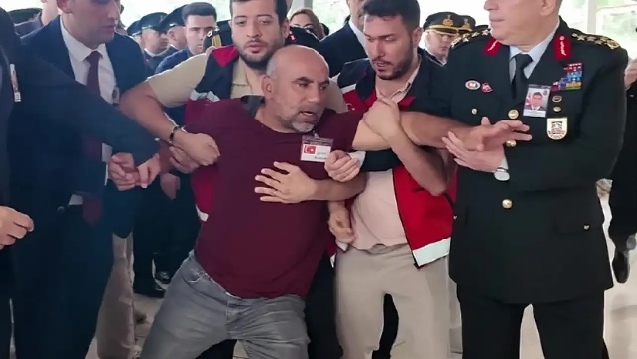 Uzman Çavuş Samet Karabulut, memleketi Adana'da son yolculuğuna uğurlandı