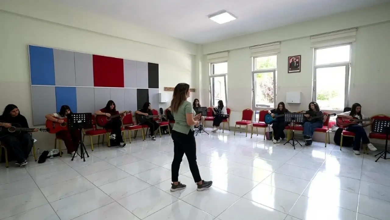 Kayseri'de sanat dolu yaz! Konservatuvar kursları kapılarını açtı