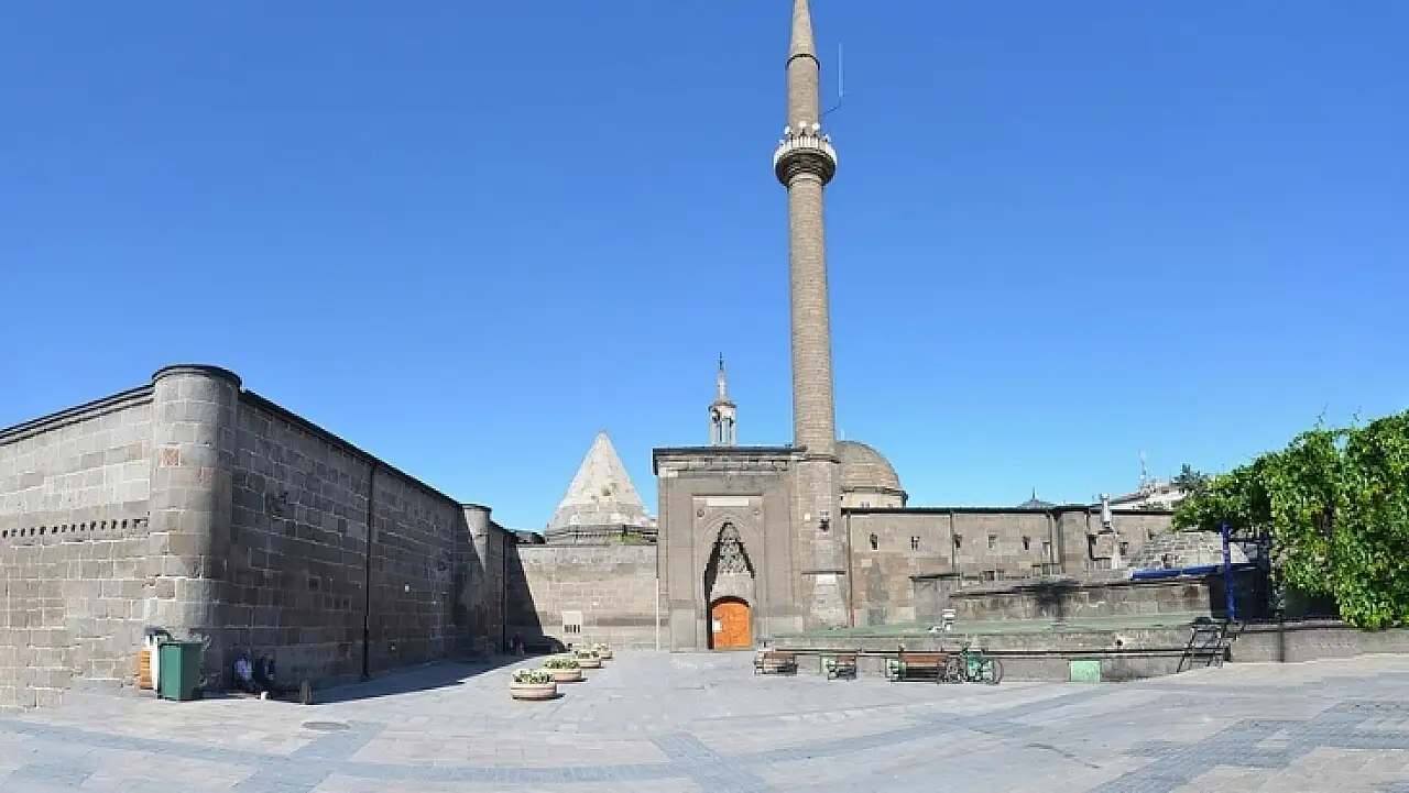 Hunat Hatun ne zaman müslüman oldu? Tarihçilerin dikkat çeken cevabı