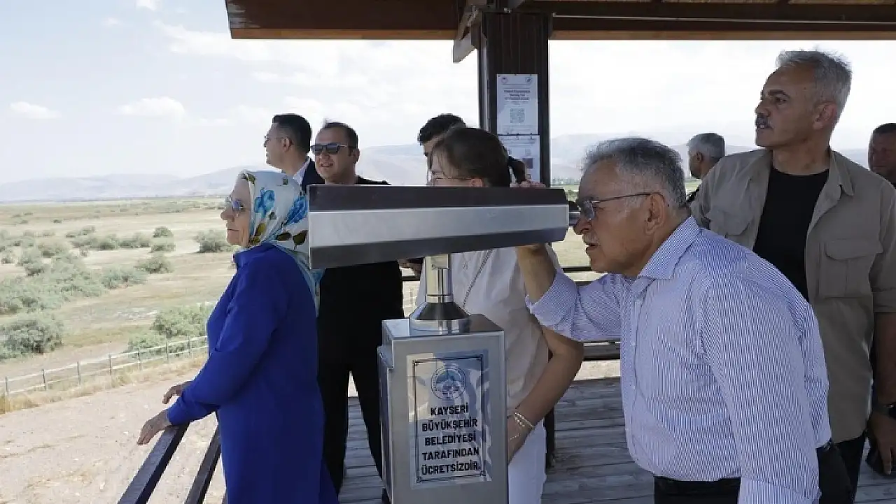 301 kuş türüne ev sahipliği yapan Sultan Sazlığı'nda dikkat çeken ziyaret
