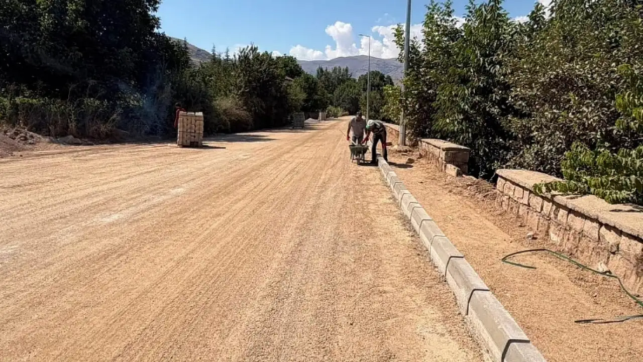 Kayseri'nin ilçesinde asfalt öncesi hummalı çalışma! Ekipler sahaya indi