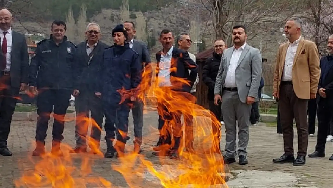 Yahyalı'da Nevruz coşkusu: Ateşten atladılar, demir dövdüler