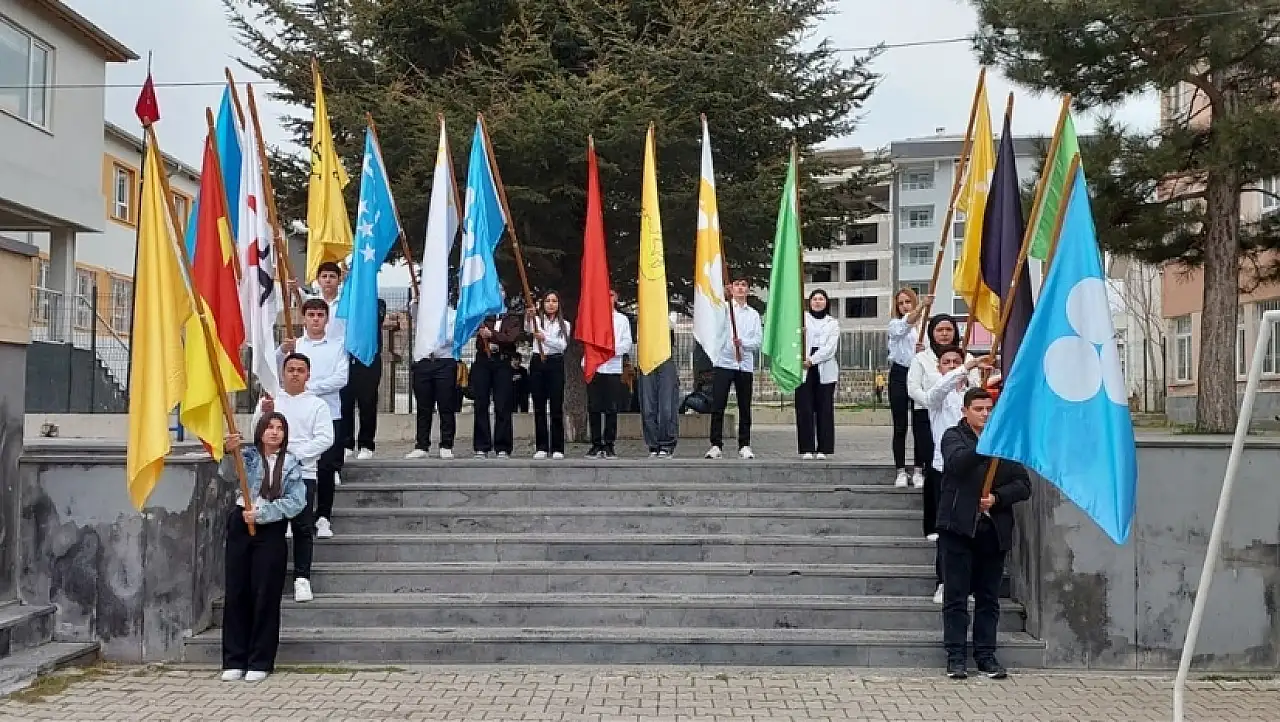 Yahyalı'da Nevruz coşkusu: Ateşten atladılar, demir dövdüler