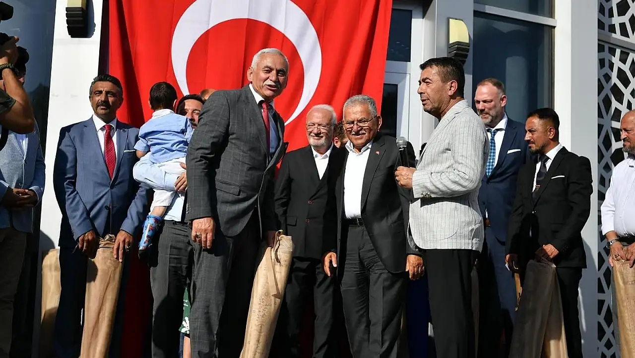 Kayseri protokolü dağıtım törenine katıldı!