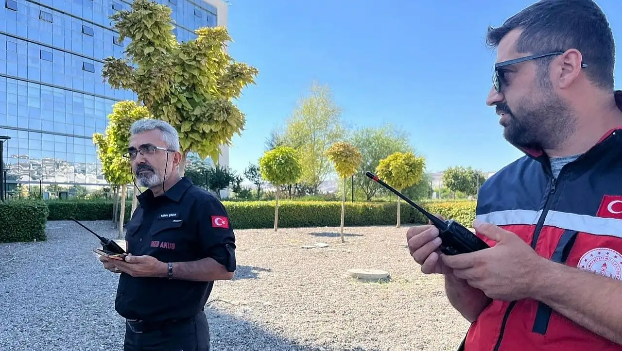 Kayseri'de haberleşme tatbikatı: Vali Çiçek telsizden talimat verdi!