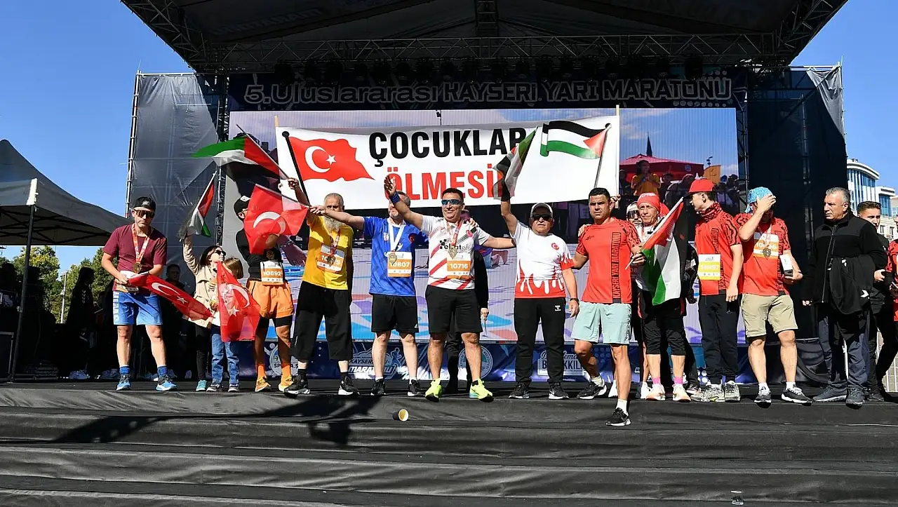 Uluslararası Kayseri Yarı Maratonu'nda Gazze'ye dikkat çektiler!
