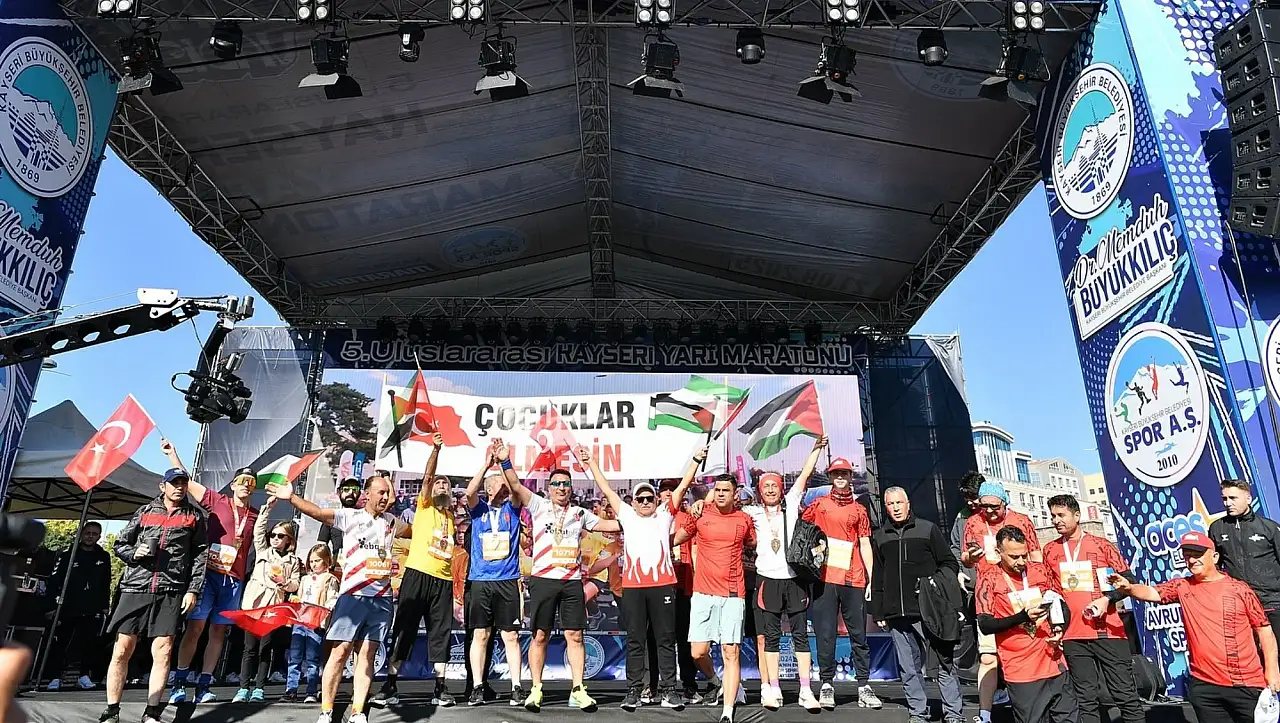 Uluslararası Kayseri Yarı Maratonu'nda Gazze'ye dikkat çektiler!