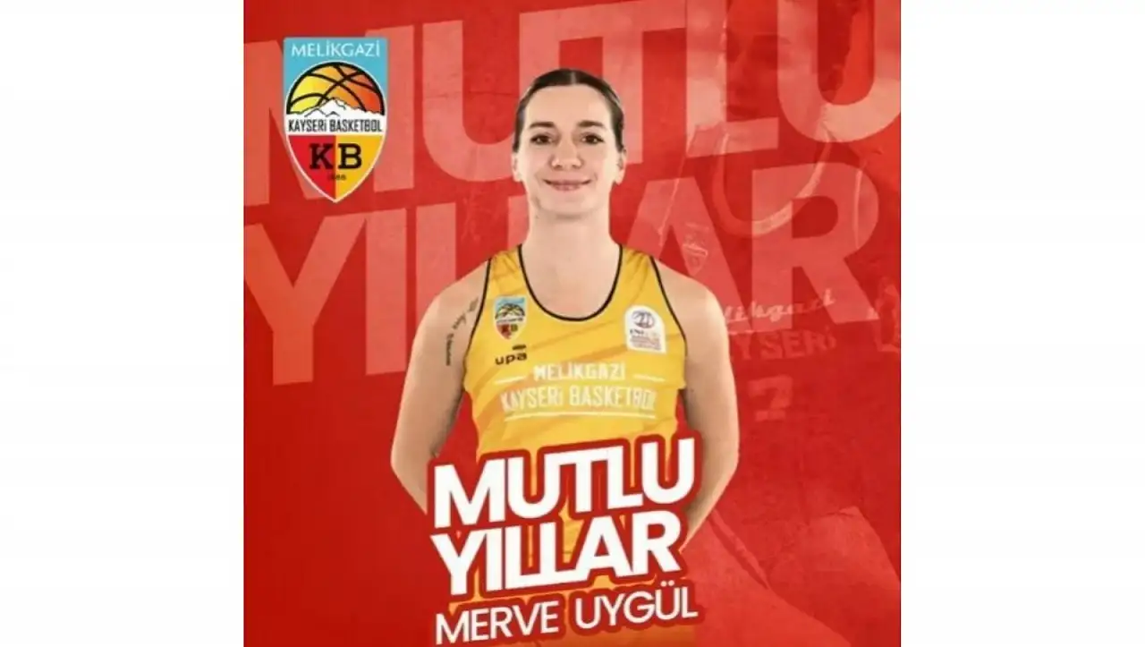 Takım kaptanına parkede sürpriz doğum günü kutlaması!