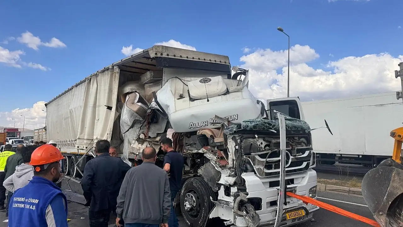 Kayseri'de zincirleme kaza - Yaralılar var!