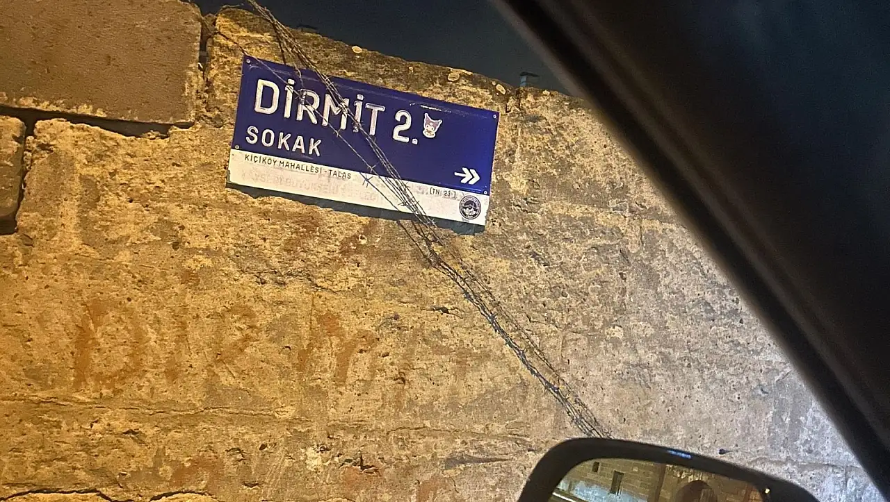 Talas'ta vatandaşları mağdur eden sokak – 'Tabela neden yok!'