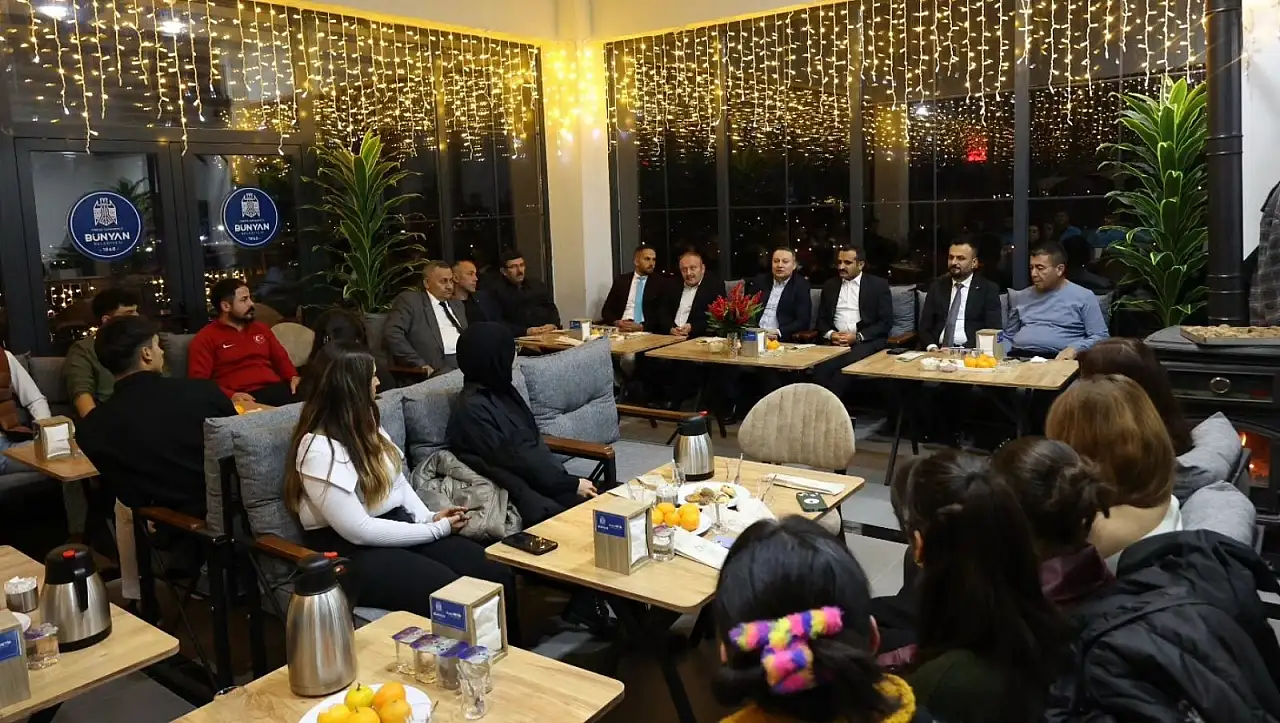 Kayseri'de gençler sordu, protokol anlattı: Gençlerle Baş Başa programı başladı