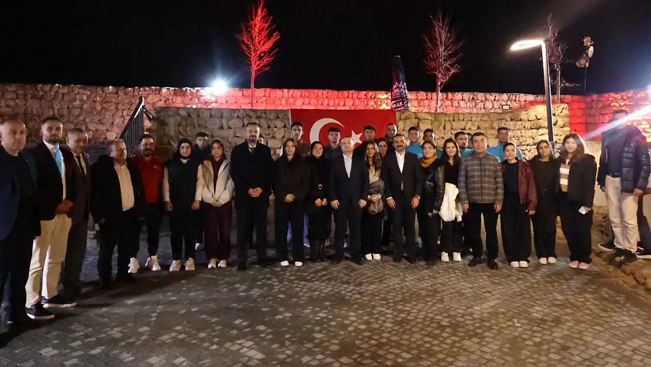 Kayseri'de gençler sordu, protokol anlattı: Gençlerle Baş Başa programı başladı