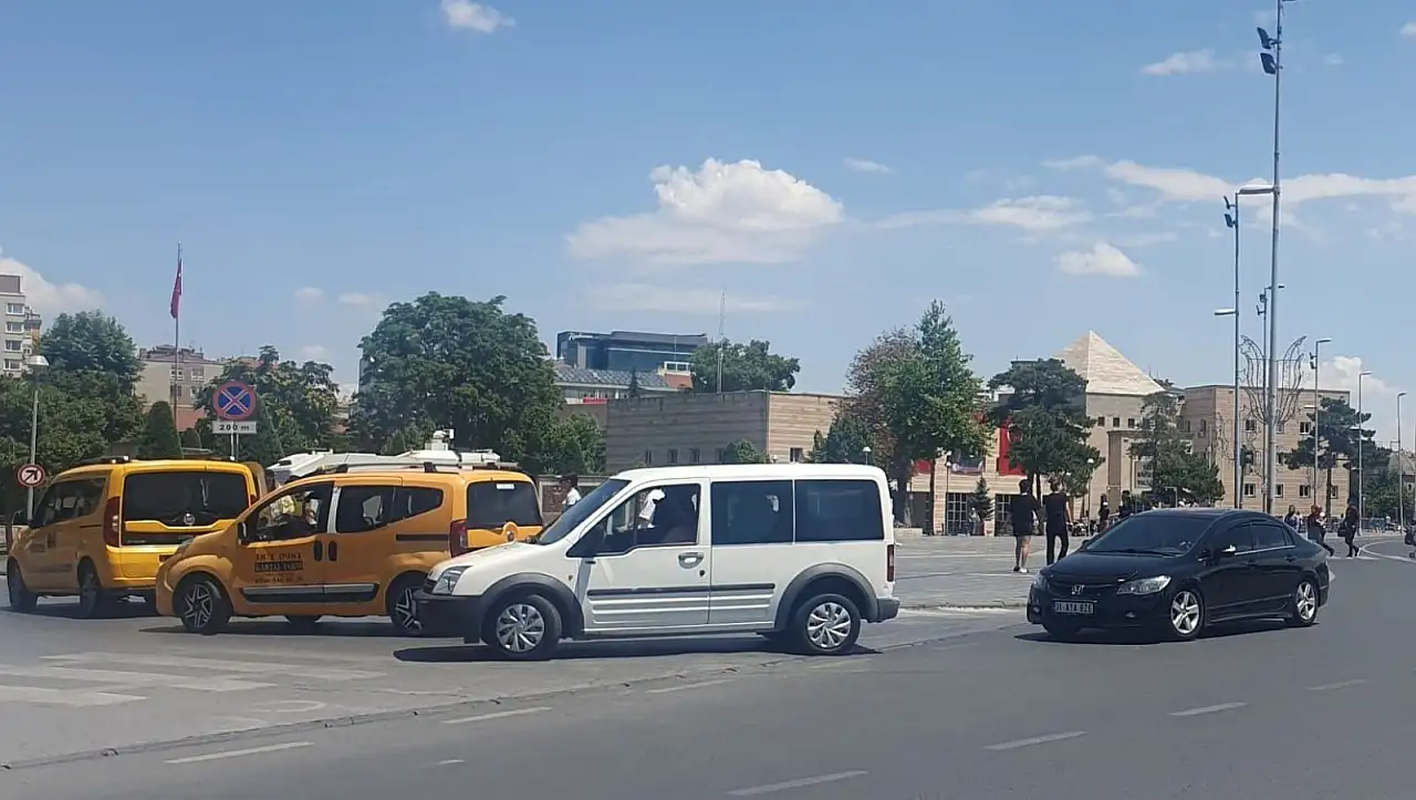Kayseri'de park yeri arayışı artıyor: Araç sayısı rekor kırdı!
