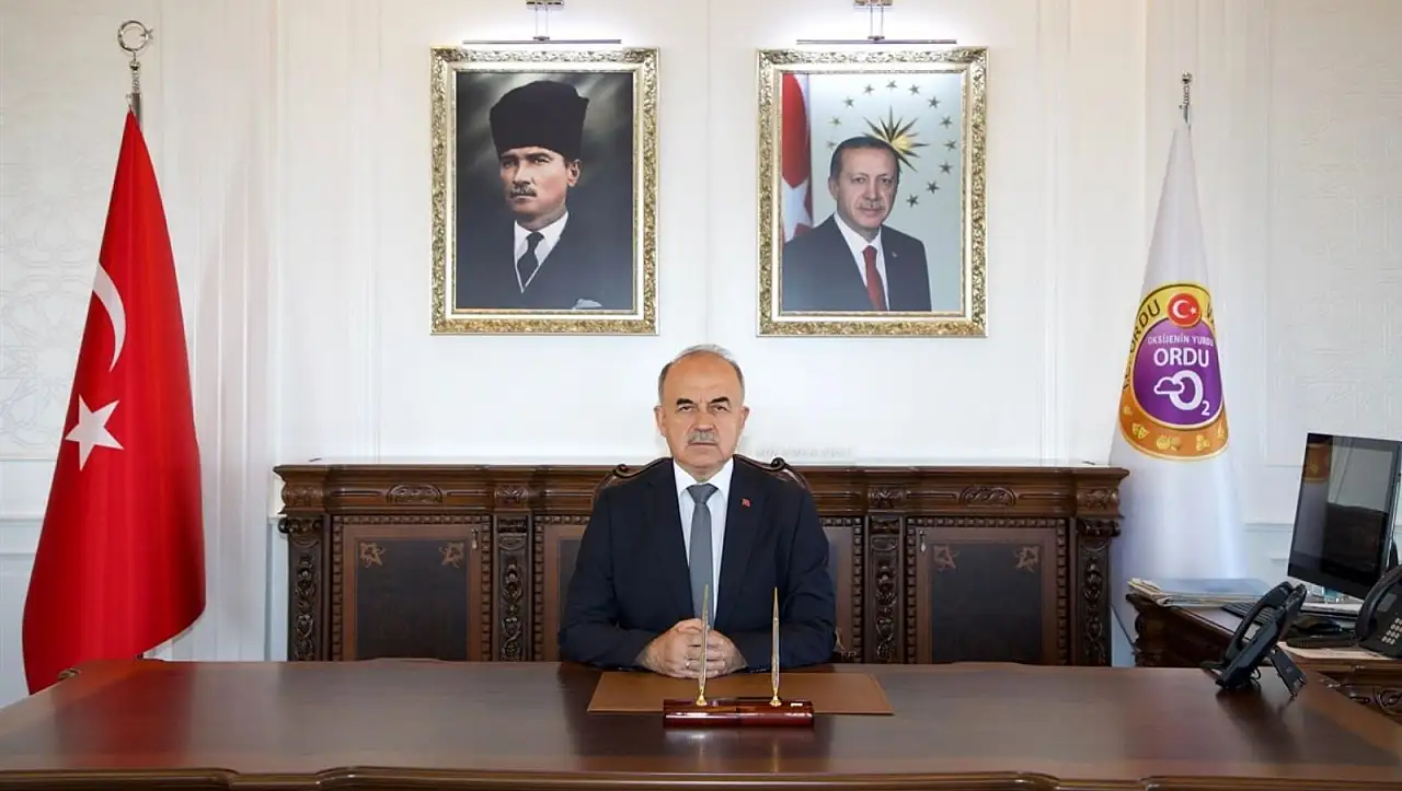 Kayserili vali şehrinde kaldı!