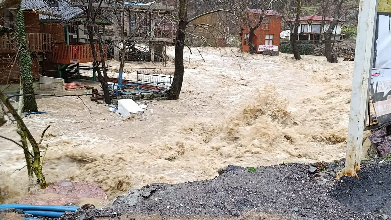 Yahyalı'da etkili olan sağanak yağış seli beraberinde getirdi - Yetkililerden uyarı geldi!