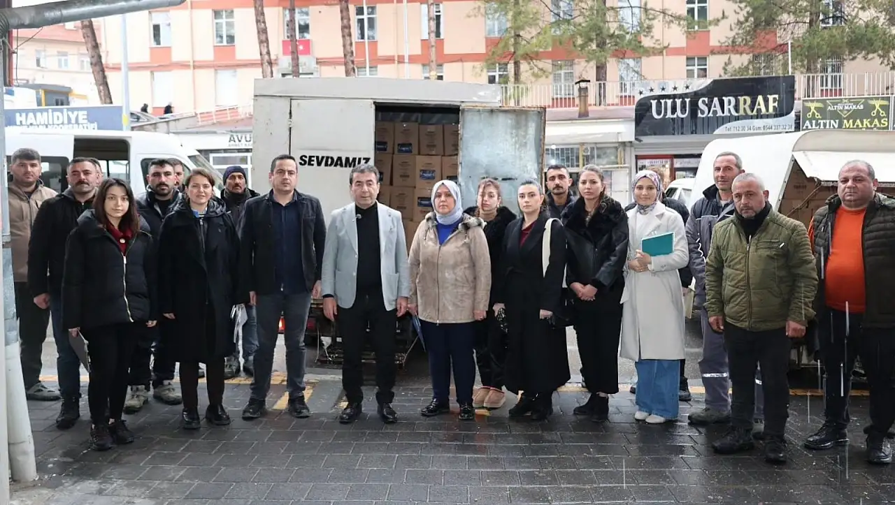 Selahattin Metin, koli koli ramazan paketi dağıtımına başladı!