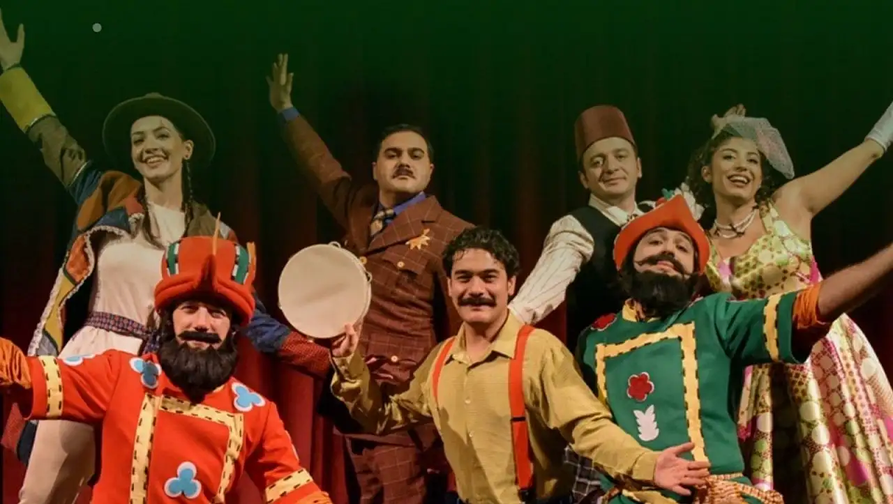 Tiyatroya yoğun ilgi: Kayseri'de salonlar dolup taşıyor!