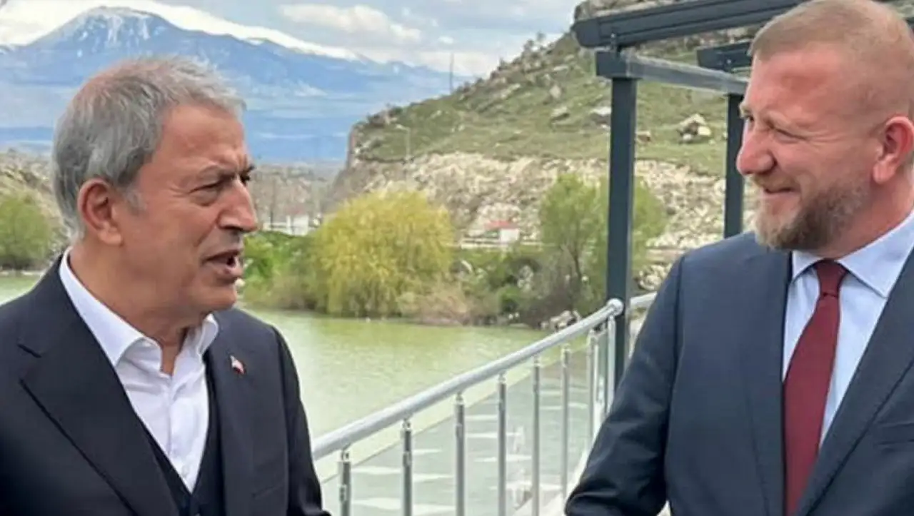 Hulusi Akar'a tepki çeken provokasyon! Vekilin sosyal medya paylaşımları mı neden oldu?