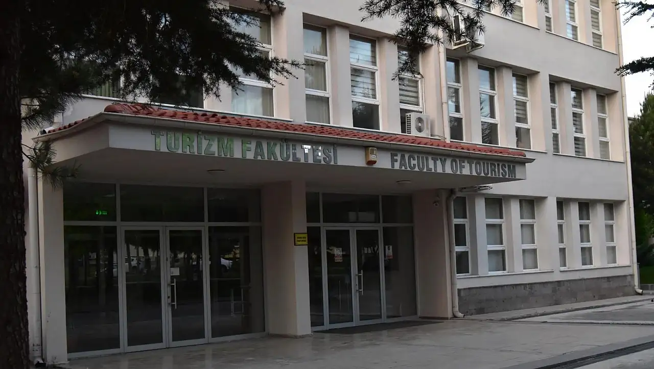 ERÜ Turizm Fakültesi'nde dikkat çeken atama: O isim dekanlık koltuğunda!