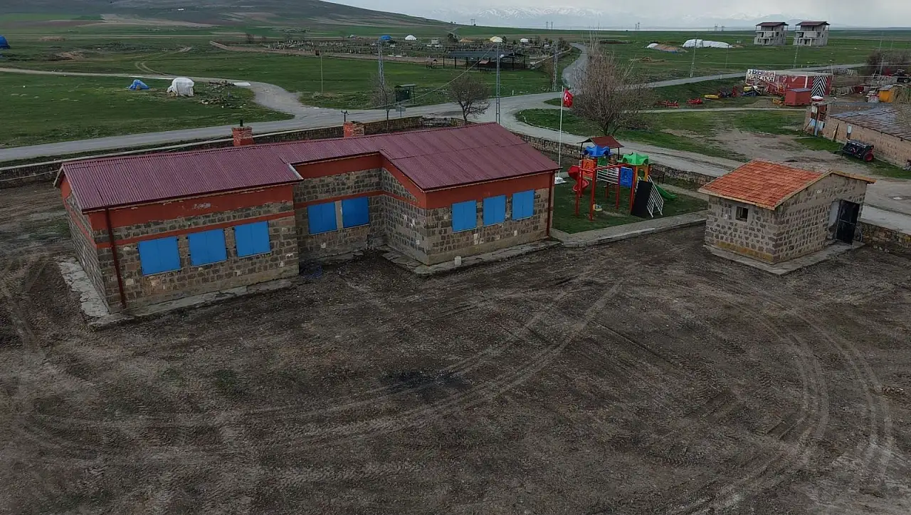 Kayseri'de enkaz temizlendi – Eski okul köyün kalbine dönüştü!