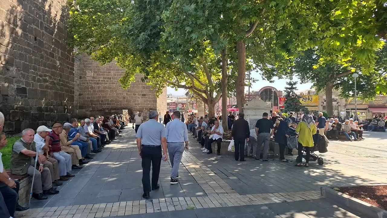 Kayseri'de emeklilerin konuştuğu iddia! Maaşlarda büyük değişiklik mi geliyor?