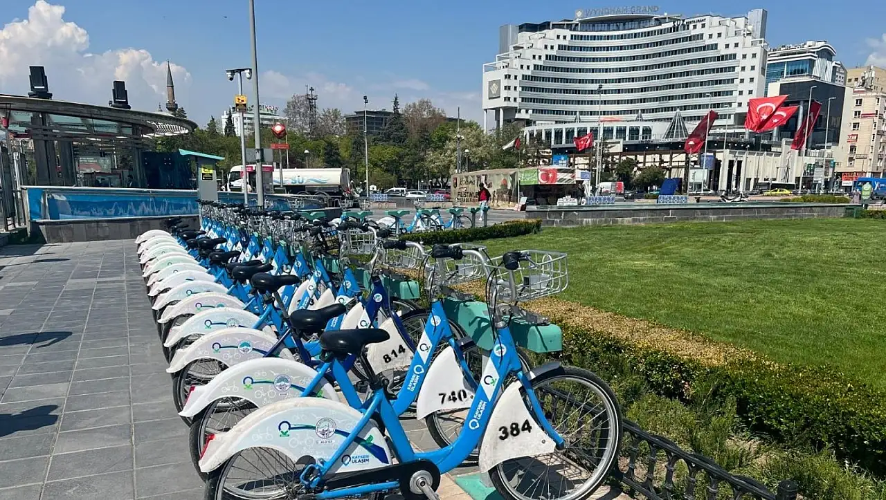 Kayseri'de 1000 bisiklet yollarda: Öğrencilerden KAYBİS'e tam not!