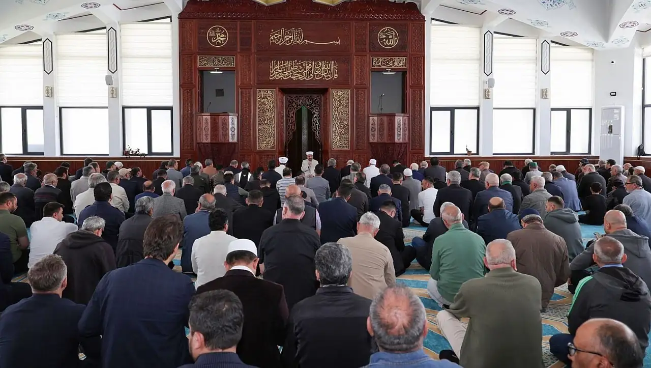 Kayseri'de yeni cami açıldı - Başkan Palancıoğlu: ''20'ye yakın proje bu yaz hizmete açılacak''
