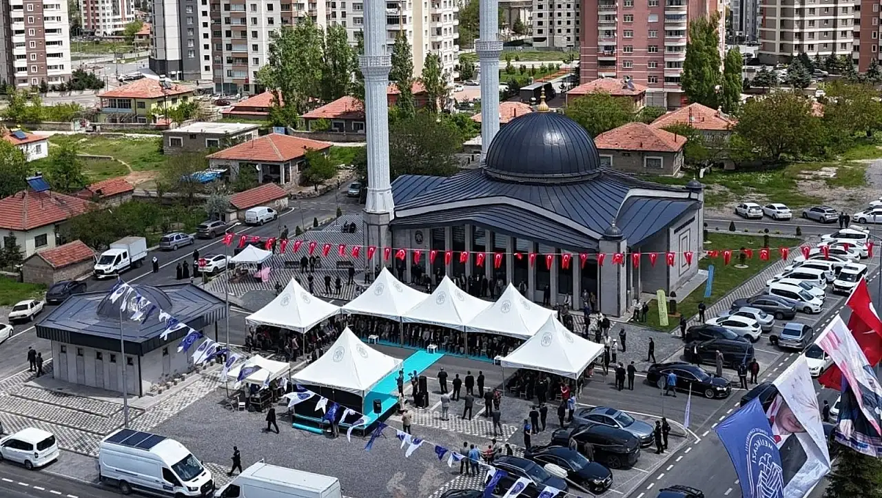 Kayseri'de yeni cami açıldı - Başkan Palancıoğlu: ''20'ye yakın proje bu yaz hizmete açılacak''